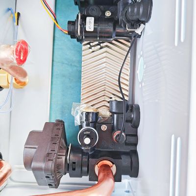 Taxa de falhas da caldeira fixada na parede dourada do gás de Shell Wall Mounted Combi Boiler baixa