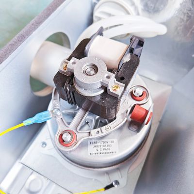 Estilo de encaixotamento fixado na parede de aço inoxidável 26Kw de L1PB26-A (F4) Shell Gas Hot Water Boiler